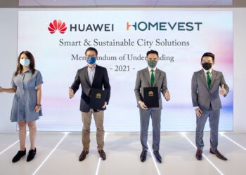 Dari kir, Chaang Yunhua, Pengurus Rakan Kongsi, Penstoran Awan dan Kecerdasan Buatan, Huawei Malaysia, Lim Chee Siong (Naib Presiden, Penstoran Awan dan Kecerdasan Buatan, Huawei Malaysia),Datuk KY Lim (Pengasas dan Pengarah Urusan Kumpulan HOMEVEST) dan Datuk Marcus Low (Pengasas Bersama dan Ketua Pegawai Eksekutif  HOMEVEST)