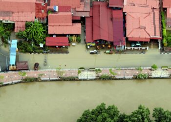 SETAKAT pukul 4 petang tadi, sebanyak 10 PPS masih beroperasi di dua daerah di Melaka iaitu Alor Gajah dan Melaka Tengah. - UTUSAN/RASUL AZLI SAMAD