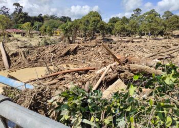 KEADAAN kawasan yang dipercayai dilanda kepala air dan menghanyutkan lima buah kenderaan di Sri Telemong dekat Karak di Bentong, Pahang.