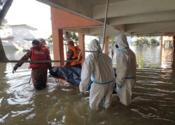 MAYAT seorang lelaki tempatan yang dijumpai di flat Taman Permata Dengkil, Selangor. - FOTO BOMBA