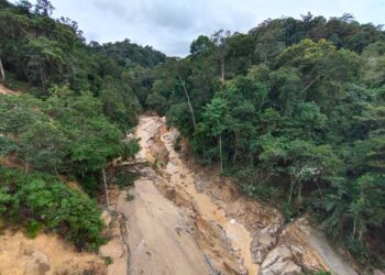 KEADAAN Taman Eko Rimba Jeram Toi, Jelebu yang 'musnah' akibat kejadian tanah runtuh serta banjir pada malam Sabtu lalu. - UTUSAN/NOR AINNA HAMZAH