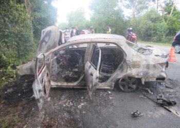 KEADAAN Honda City yang dinaiki tiga beradik selepas terbakar dalam kemalangan maut di  Jalan Kampung Telaga Papan di Setiu, semalam.