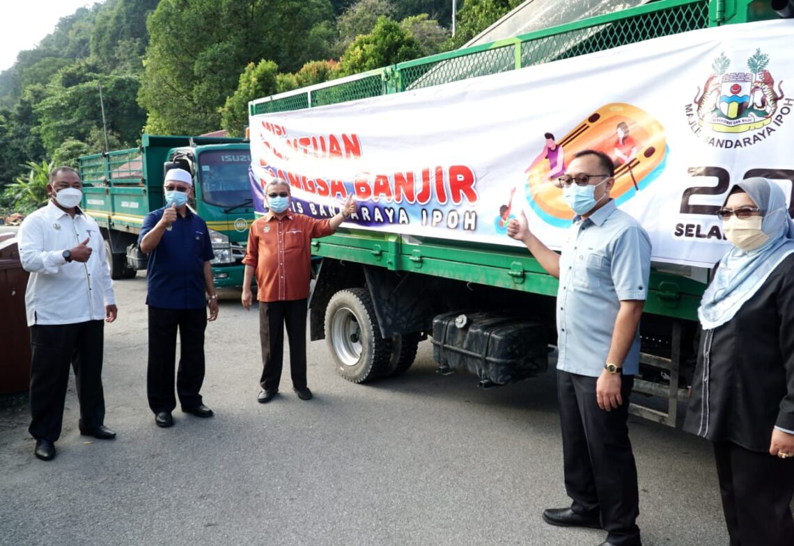 MBI Hantar Bantuan Banjir Ke Selangor - Utusan Malaysia