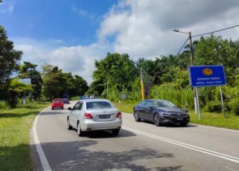 LALUAN kesesakan bermula dari arah Batu Kikir, Jempol menghala ke Kuala Pilah disebabkan pengguna jalan raya dari Pantai Timur memilih laluan berkenaan untuk ke Lembah Klang. - UTUSAN/ NOR AINNA HAMZAH