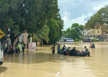 KEADAAN banjir di Mentakab di Temerloh, Pahang sehingga menenggelamkan bandar Mentakab baru-baru ini. - FOTO SUMBER MEDIA SOSIAL