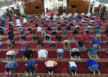 Aktiviti solat Jemaah di masjid, surau atau upacara sembahyang di rumah ibadat selain Islam boleh dilaksanakan tanpa penjarakan fizikal bermula 1 April ini.