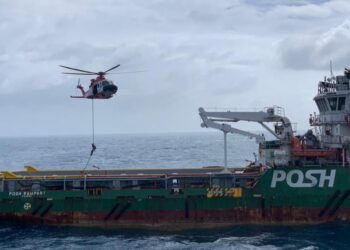 PASUKAN Tindakan Khas (PTK) Maritim Malaysia berjaya menambat kapal pesisir pantai milik syarikat Indonesia, Winposh Rampart bagi ditunda ke Pangkalan Bekalan Kemaman (KSB) di Terengganu hari ini.