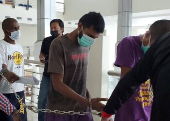 DAVANDAKUMAR Subramaniam didakwa bersama teman wanitanya, Sutha Murugan di Mahkamah Majistret Klang hari ini kerana menyebabkan kematian seorang kanak-kanak dekat sebuah rumah di Taman Sentosa di Klang, Selangor pada 24 Disember lalu.