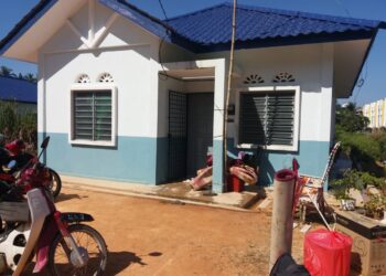 LOKASI kejadian wanita maut dipenggal anak lelakinya sendiri semalam di rumahnya di Kampung Baru Pasir Penambang di Kuala Selangor, Selangor.