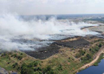 KIRA-KIRA 65 peratus daripada 1.3 hektar kawasan tapak pelupusan sampah Pulau Burung, Nibong Tebal, Pulau Pinang yabg terbakar sejak lebih dua minggu lalu berjaya dipadamkan setakat ini.