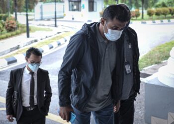 MUHAMMAD Hakim Habibullah mengaku bersalah atas 12 pertuduhan memuat naik dan menghantar kandungan bersifat lucah melalui aplikasi Facebook dan Whatsapp di Mahkamah Sesyen Jenayah 2, Sepang, Selangor. - UTUSAN/FAIZ ALIF AHMAD ZUBIR