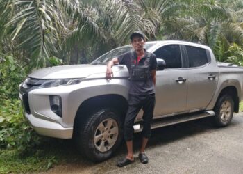 AZWAN Omar tiba di Terengganu awal pagi ini dengan menaiki kenderaan pacuan empat roda, Mitsubishi Triton di Hulu Terengganu. - NOOR HAYATI MAMAT