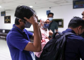 AHMAD Tarmizi Mohd. didenda RM16,000 atas dua pertuduhan memuat naik gambar dan video lucah di Mahkamah Sesyen Kuala Terengganu, hari ini. - PUQTRA HAIRRY ROSLI