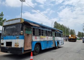 SEBANYAK 16 buah bas terlibat mula dipindahkan secara berperingkat oleh kontraktor dilantik Majlis Bandaraya Melaka Bersejarah (MBMB), bermula hari ini. 