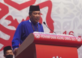 Timbalan Presiden UMNO, Datuk Seri Mohamad Hasan berucap pada ucapan penggulungan ketika Perhimpunan Agung UMNO 2021 di Pusat Dagangan Dunia Kuala Lumpur di sini hari ini. GAMBAR - AMIR KHALID