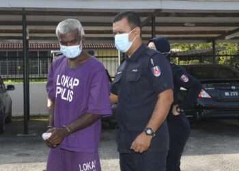 B. VELUKUMAR dihadapkan ke Mahkamah Majistret Kuala Langat, Selangor hari ini atas pertuduhan menyebabkan kematian kembarnya pada 11 Mac lalu di Kampung Bukit Cheeding.