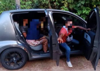 LAPAN PATI warga Myanmar ditahan menaiki sebuah kereta Perodua Myvi di Kampung Kedap, Rantau Panjang, Kelantan.