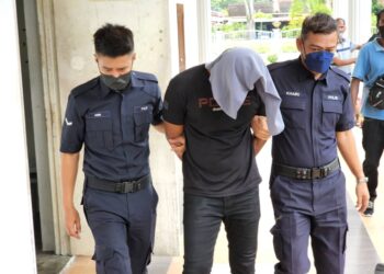 ABDUL Jamal Ahmad, 23, dihadapkan ke Mahkamah Majistret Balik Pulau, Pulau Pinang hari ini atas pertuduhan membunuh seorang wanita yang juga teman wanitanya dalam kejadian awal bulan ini.