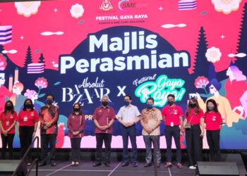 Tan Sri Noh Omar  merasmikan festival Absolut Bazaar baru-baru ini