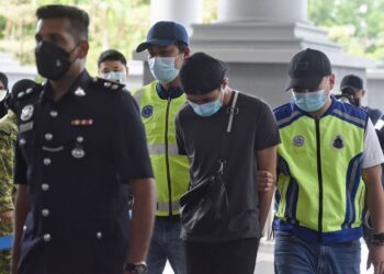 MOHAMAD Nurul Akhbar Maula Yusof dibawa ke Mahkamah Majistret Kuala Lumpur bagi menghadapi pertuduhan menipu.