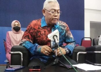 NOH Omar dalam sidang akhbar di Dewan Dato 'Penggawa, Kuala Selangor, Selangor hari ini. - UTUSAN/MOHAMAD NAUFAL MOHAMAD IDRIS