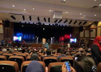 AUDITORIUM Kompleks Penerangan Pelancongan Malaysia (Matic) menjadi lokasi 
Debat Perdana Menteri antara Presiden PKR, Datuk Seri Anwar Ibrahim dan bekas Perdana Menteri, Datuk Seri Najib Tun Razak.