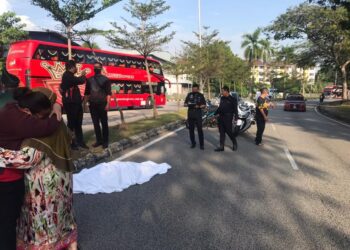 SEORANG pelajar berusia 16 tahun maut selepas motosikal ditunggangnya terbabas dekay Persiaran Jubli Perak di Shah Alam, Selangor, hari ini.