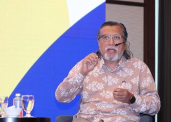 AHMAD MURAD Merican pada Forum Media Nasional di Hotel Hatten, Banda Hilir, Melaka. - UTUSAN/RASUL AZLI SAMAD