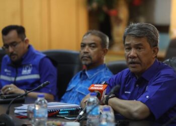 MOHAMAD Hassan pada sidang akhbar selepas bertemu Jentera Pilihan Raya BN Kedah di Bangunan Tunku, Alor Setar.