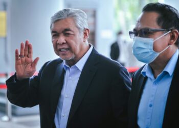 AHMAD Zahid Hamidi hadir di Mahkamah Tinggi Kuala Lumpur bagi perbicaraan kes rasuah, pecah amanah dan pengubahan wang haram. -  UTUSAN/MOHD. FIRDAUS MOHD. JOHARI