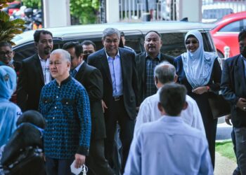 AHMAD Zahid Hamidi hadir di Mahkamah Tinggi Kuala Lumpur bagi perbicaraan kes rasuah, pecah amanah dan pengubahan wang haram. UTUSAN/MOHD. FIRDAUS MOHD. JOHARI