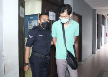 FOOH Poh Yaw didakwa memberi rasuah kepada anggota polis pada April lalu didakwa di Mahkamah Sesyen Ipoh hari ini. - UTUSAN/MUHAMAD NAZREEN SYAH MUSTHAFA