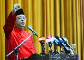 ISMAIL SABRI Yaakob berucap Majlis Perasmian Mesyuarat Perwakilan UMNO Bahagian Bera di Dewan Konvensyen di Bera, Pahang. - UTUSAN/SHAIKH AHMAD RAZIF