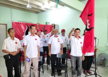 KOH Swe Yong (dua dari kiri) dan calon-calon PRM bagi Pulau Pinang dan Kedah yang diumumkan dalam satu majlis di Ibu Pejabat PRM Pulau Pinang, di George Town hari ini.