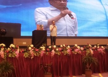 ANWAR Ibrahim ketika berucap pada majlis peluncuran Tawaran Harapan di Hotel Wyndham Acmar, Klang, Selangor hari ini-UTUSAN/ MOHAMAD NAUFAL MOHAMAD IDRIS