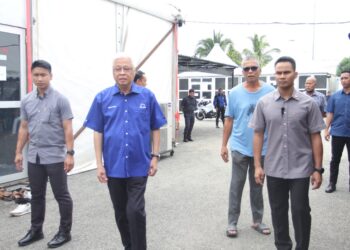 ISMAIL Sabri Yaakob  melawat bilik gerakan BN Bera di Bera, Pahang.