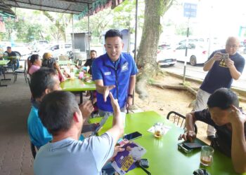 CHUA JIAN BOON bertemu penduduk di Parlimen Kulai.