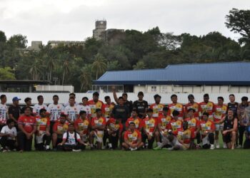 Skuad ragbi Selangor meraikan kejayaan menumpaskan Pulau Pinang di padang UiTM Shah Alam sebentar tadi. Foto: Kesatuan Ragbi Selangor