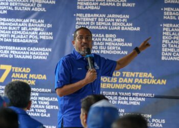 SHAIFUL Hazizy Zainol Abidin ketika menyampaikan aku janjinya kepada rakyat Merbok ketika Majlis Pelancaran ‘Tekad TokPon’ di Taman Bandar Baru, Merbok di Sungai Petani. -UTUSAN/SHAHIR NOORDIN