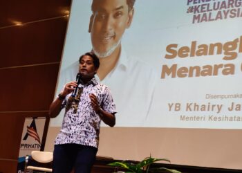 KHAIRY Jamaluddin Abu Bakar ketika berucap pada program Selangkah ke Menara Gading di UiTM Puncak Alam, Kuala Selangor, Selangor.-UTUSAN/ ISKANDAR SHAH MOHAMED