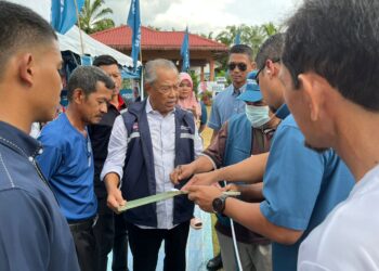 MUHYIDDIN Yassin menghadiri Majlis Ramah Mesra dengan penduduk Kampung Jawa, Lenga, Pagoh.