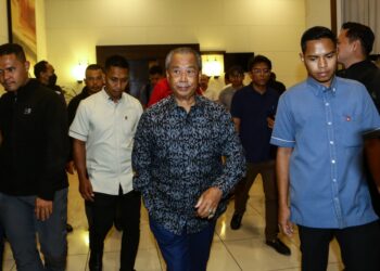 MUHYIDDIN Yassin selesai mempengerusikan mesyuarat itu di sebuah hotel di Glenmarie, Shah Alam, Selangor. -UTUSAN/ AFIQ RAZALI