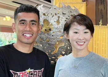 Pengasas MIE Honda Racing, Midori Moriwaki (kanan) setuju untuk melanjutkan kontrak Hafizh Syahrin (kiri) kekal beraksi untuk pasukan itu dalam saingan WSBK 2023.