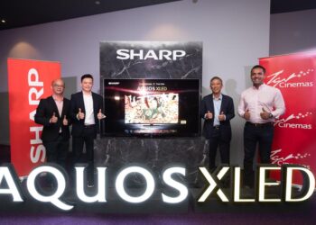 PENGURUS Besar SHARP Electronics Malaysia, Jacky Heng (paling kiri), Ting Yang Chung, Tan Lay Han dan Ketua Pegawai Pemasaran TGV Cinemas, Mohit Bhargava memperkenalkan TV SHARP AQUOS XLED terbaru dalam majlis MoU, di TGV Cinemas Sunway Velocity, Kuala Lumpur, semalam.