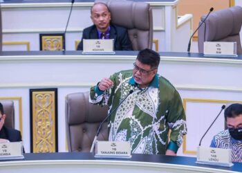 AB. RAUF Yusoh ketika sesi pertanyaan-pertanyaan lisan Sidang DUN Melaka di Seri Negeri, Ayer Keroh, Melaka.