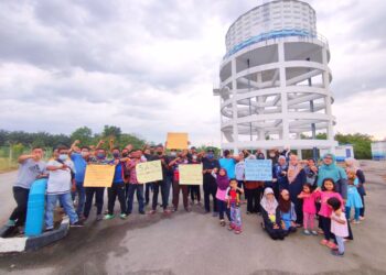 KERAJAAN negeri Kedah sejak diterajui
Muhammad Sanusi Md. Nor seolah-olah tiada
langsung perancangan strategik bahkan gagal
mengurus serta menangani masalah bekalan air.