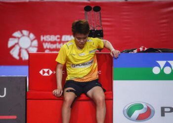 Pemain perseorangan wanita negara, Goh Jin Wei ketika menentang pemain Jerman, Yvonne Li pada Kejohanan Badminton Perodua Malaysia Masters 2023, di Stadium Axiata Arena, di sini hari ini. Foto: SHIDDIEQIIN ZON