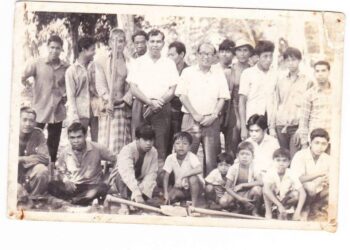 BELIA Kampung Jeram dalam majlis gotong-royong
membersihkan kawasan pada 1980-an.