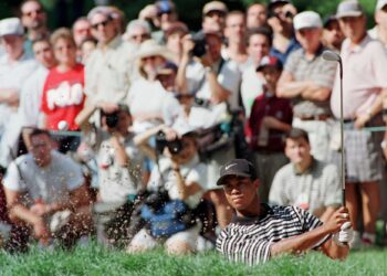 BOLA golf yang digunakan Tiger Woods ketika muncul juara Masters 1997 dilelong pada harga RM283,217.