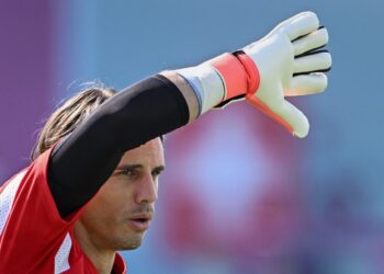 YANN Sommer menjadi harapan Switzerland untuk menentang Portugal hari ini. - AFP